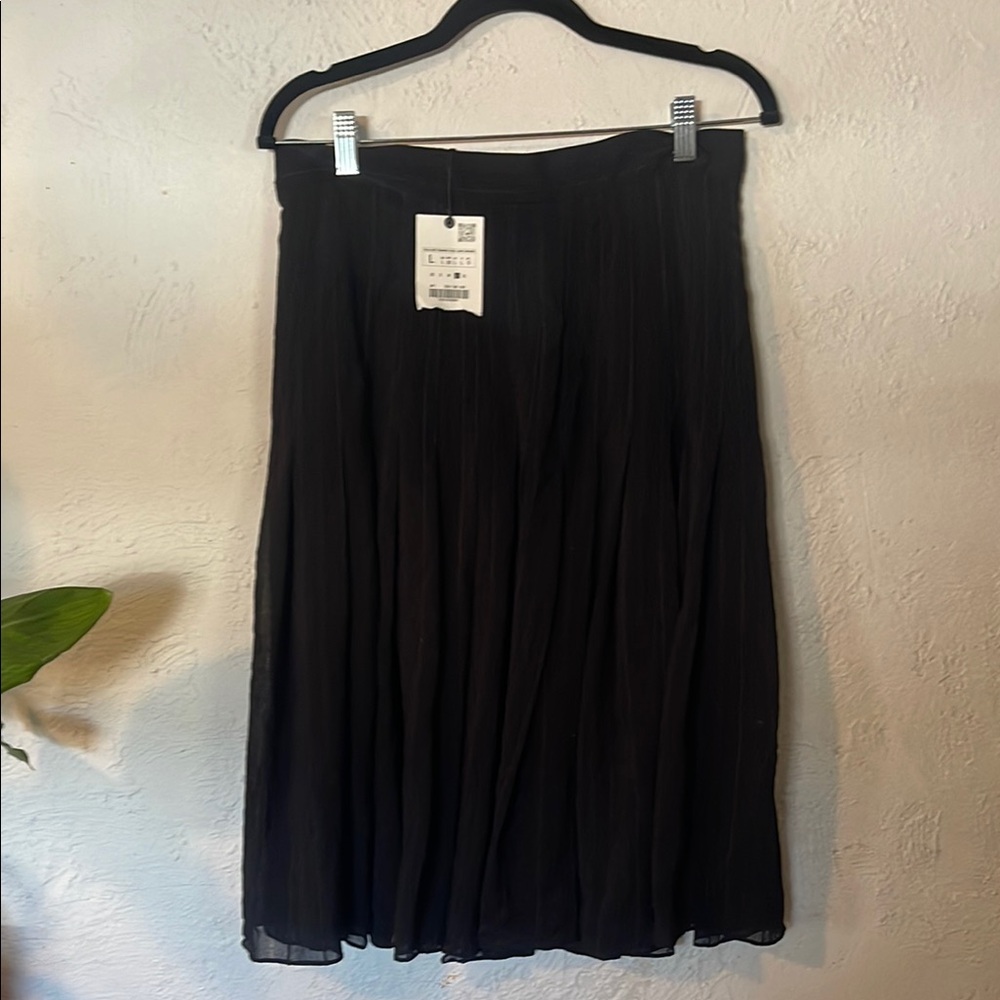 ZARA  Black Pleated Skirt